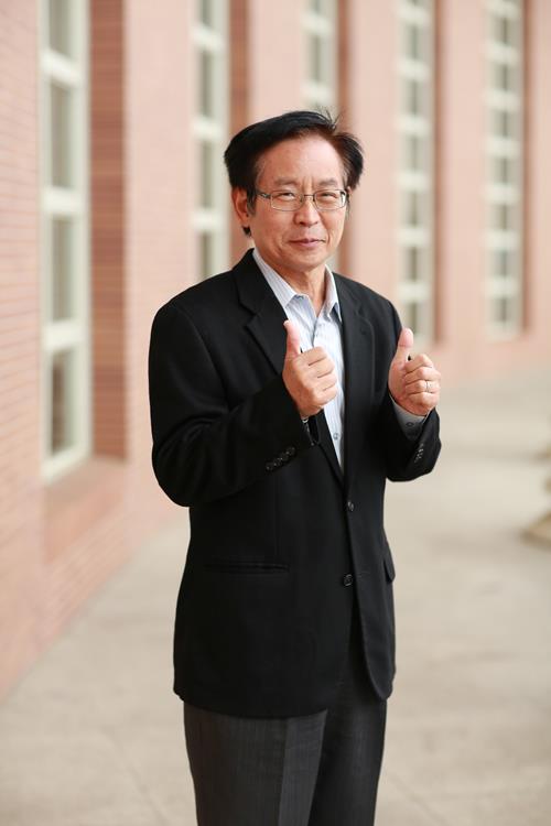 國際學院院長兼語文教學研究發展中心主任 陳英輝 教授
